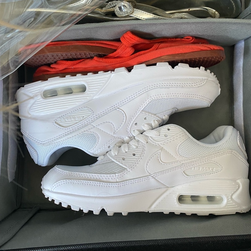 NWOT Nike Air Max Womens 8 White